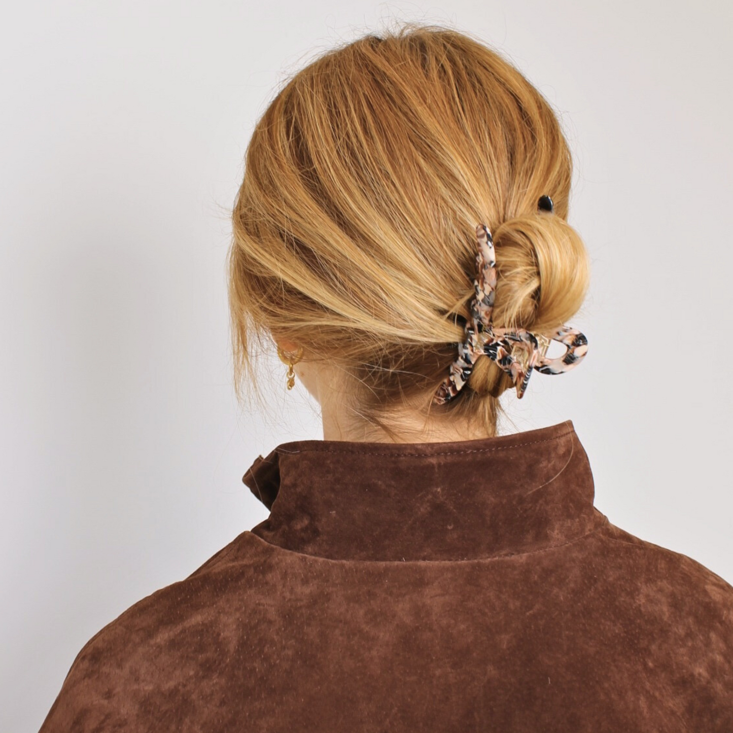 Inner strength large hair claw clip sand