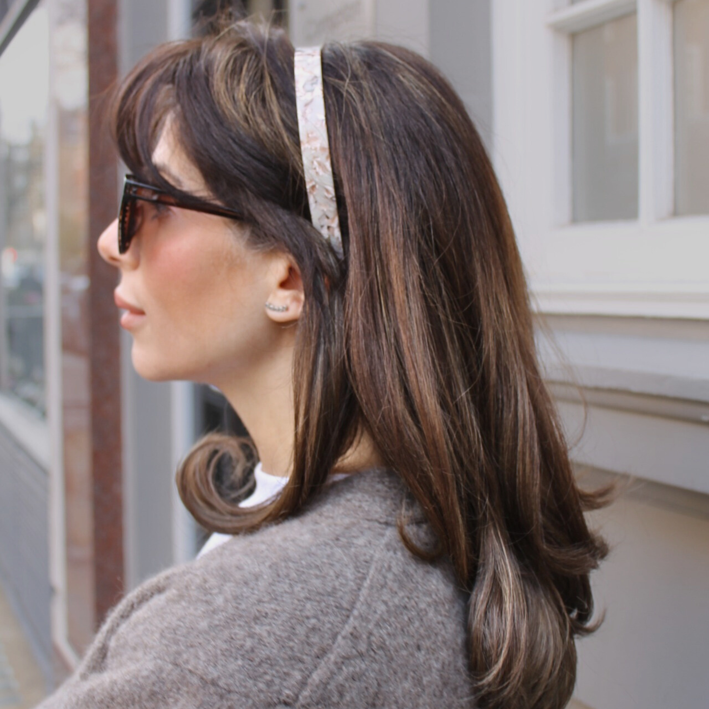 Resilient headband thin beige marble