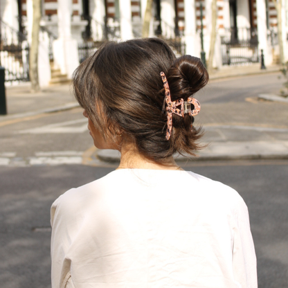 Mix & match: Inner strength large hair clips