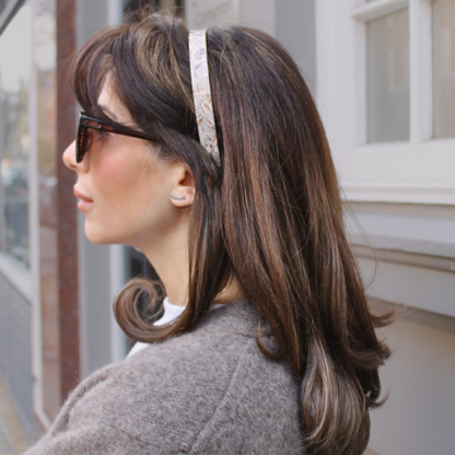 Resilient headband thin beige marble