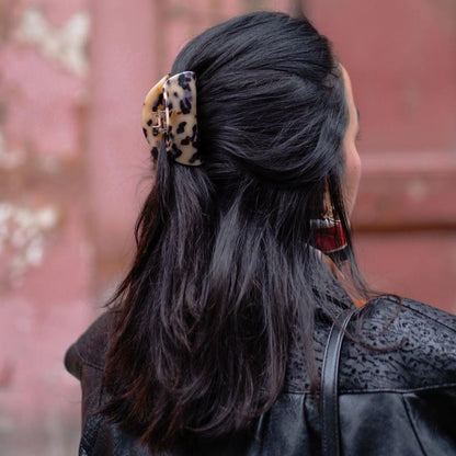 Powerful hair claw clip tortoiseshell