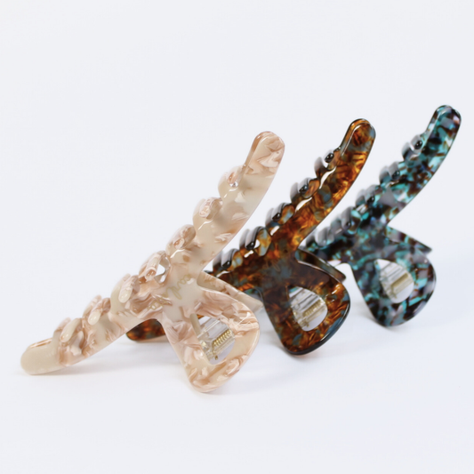 Mix & match: Inner strength large hair clips