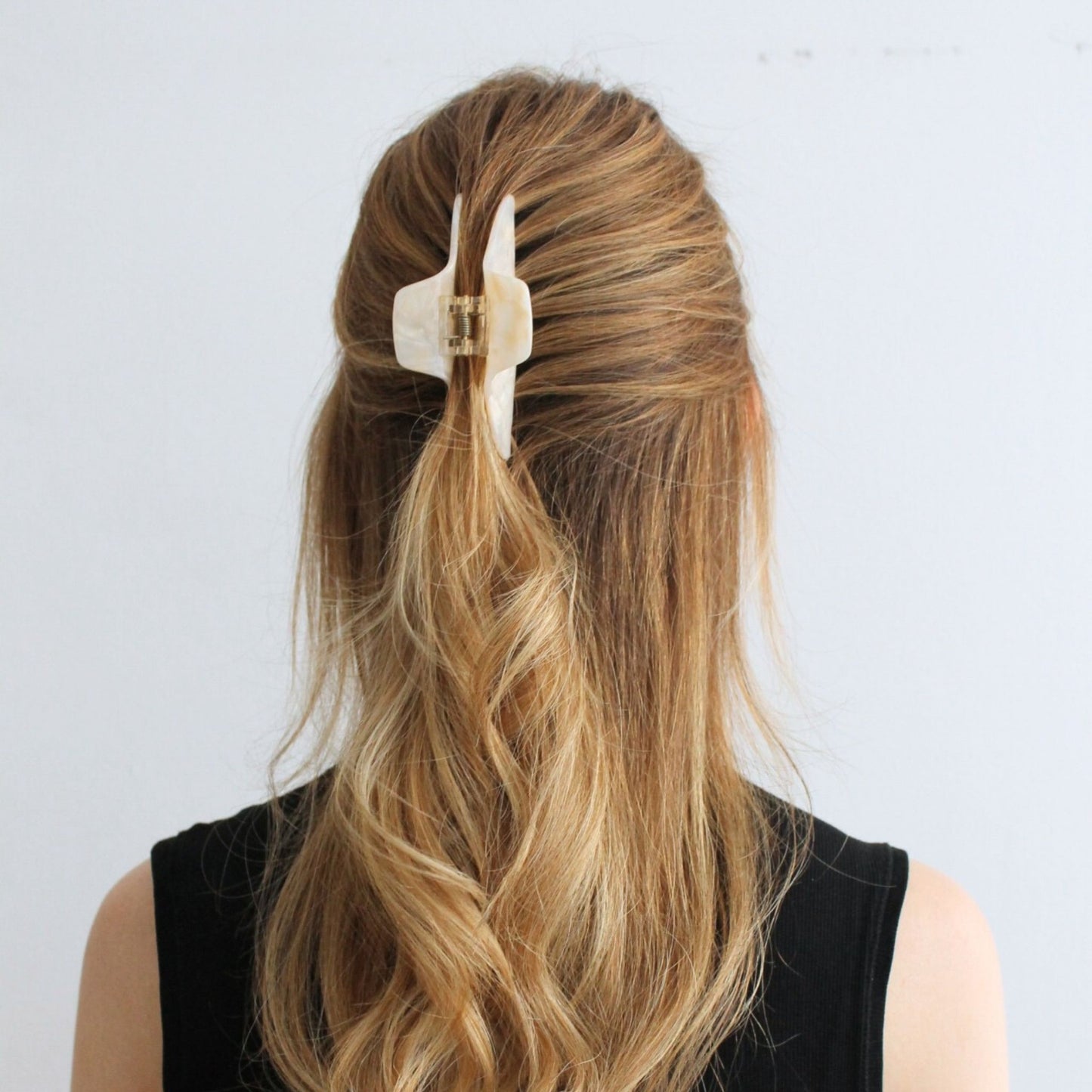 carlotta_beige_high_quality_claw_clip