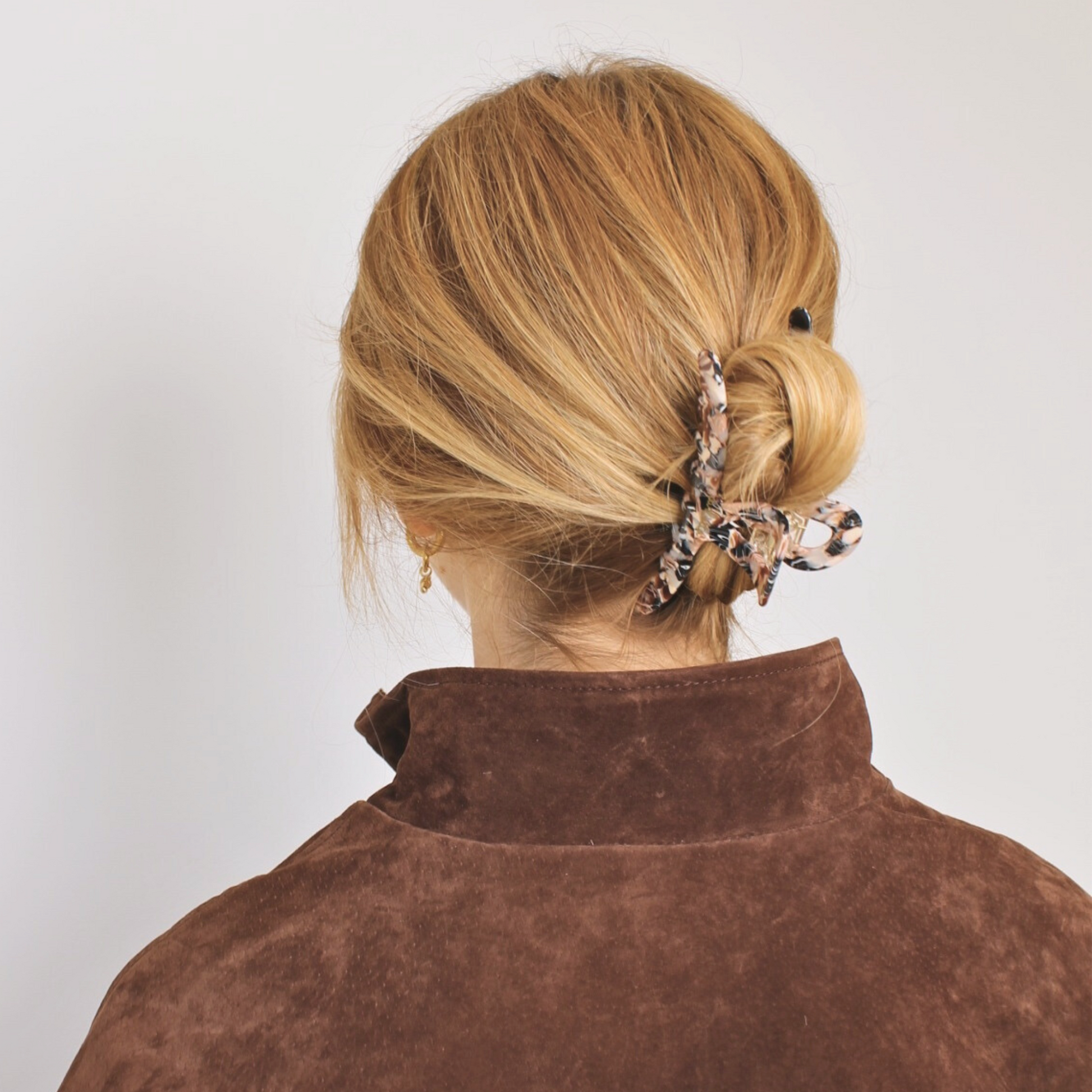 high_quality_hair_claw_clip_for_thick_hair strong grip brown and black