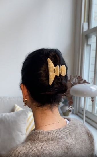 harmonic hair claw clip beige