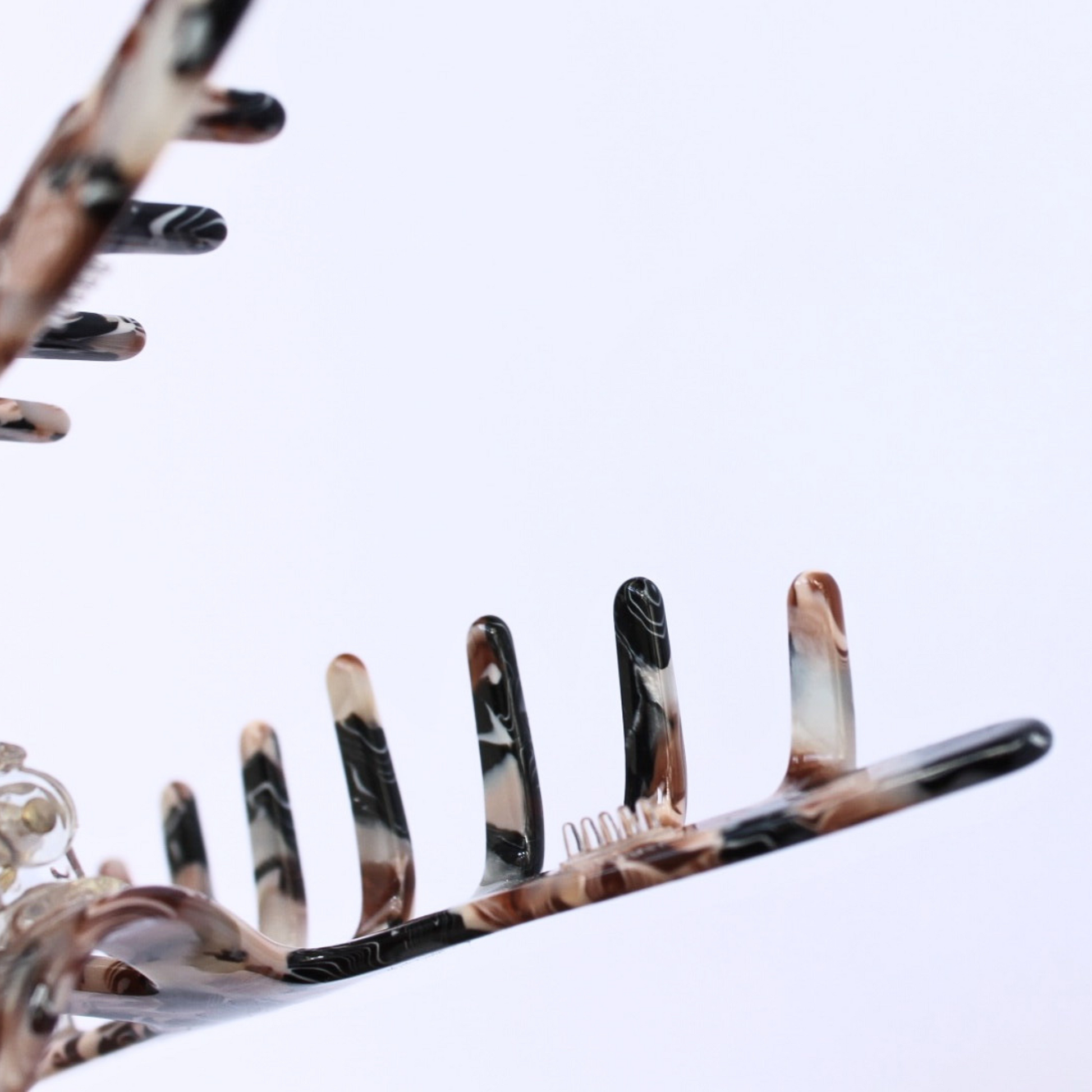 quality_hair_claw_clip_for_thick_hair strong grip  sand