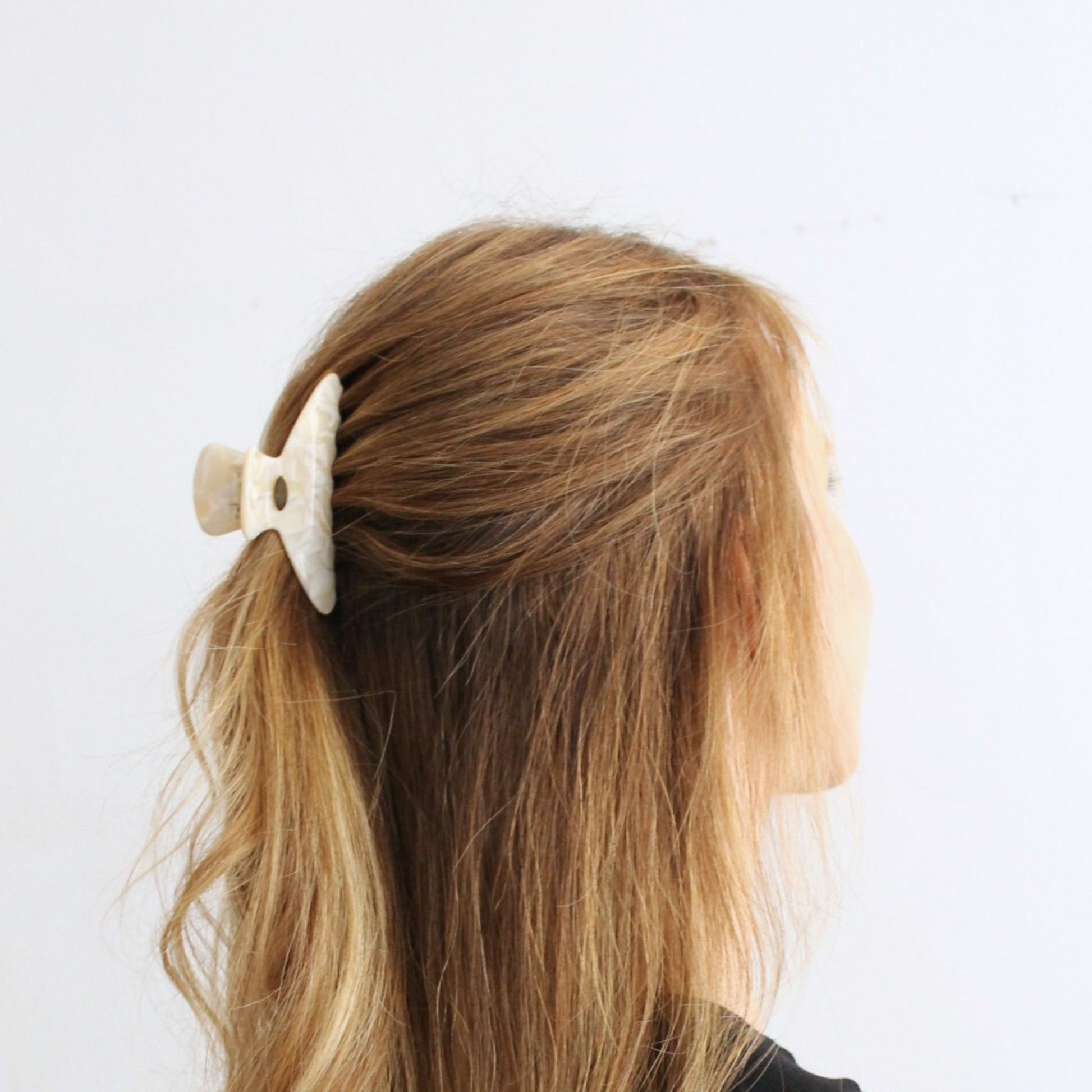 hair_claw_clip_beige_harmonic